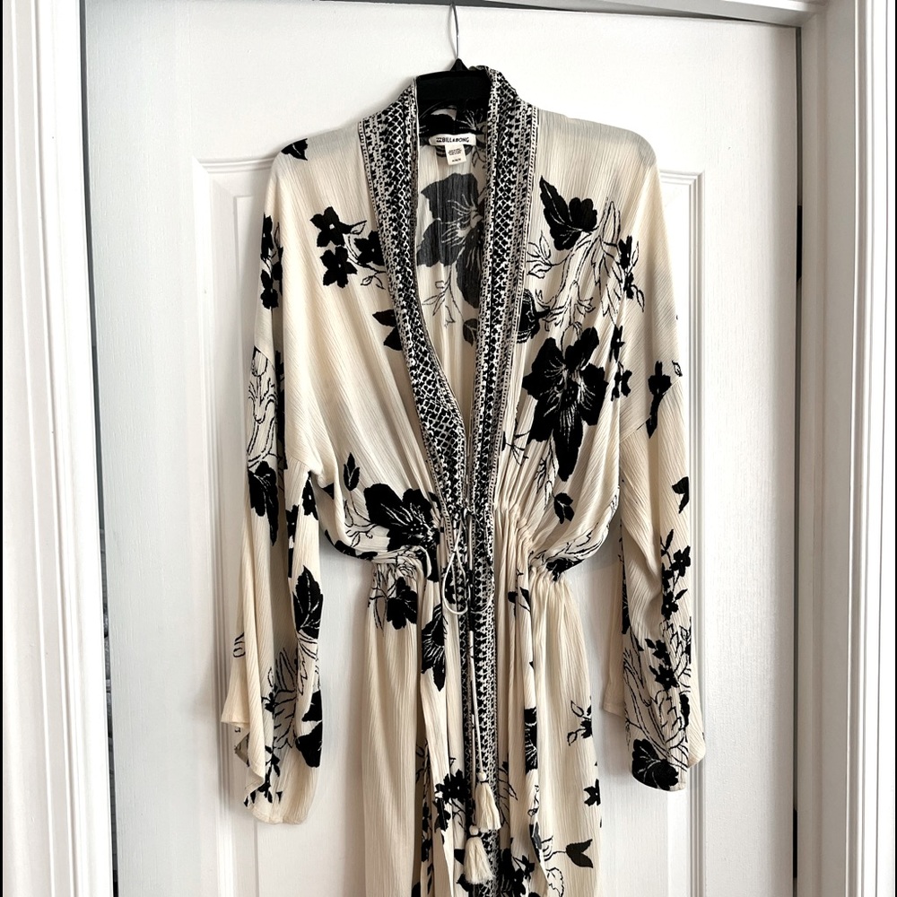 Billabong Cream and Black Floral Blouse